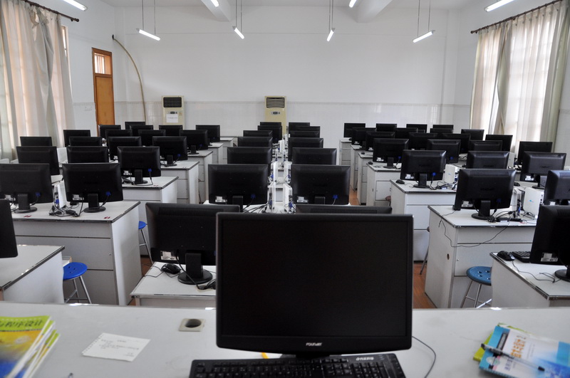 钦州二中计算机教室