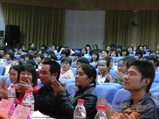 庆祝三八妇女节，学校召开女生表彰晚会