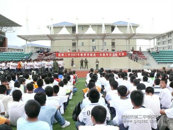 高一新生军训活动取得圆满成功