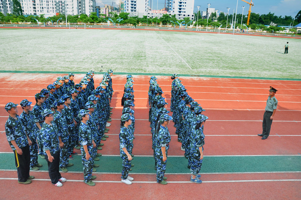 宝威体育（中国）集团有限公司2011级高一新生军训剪影