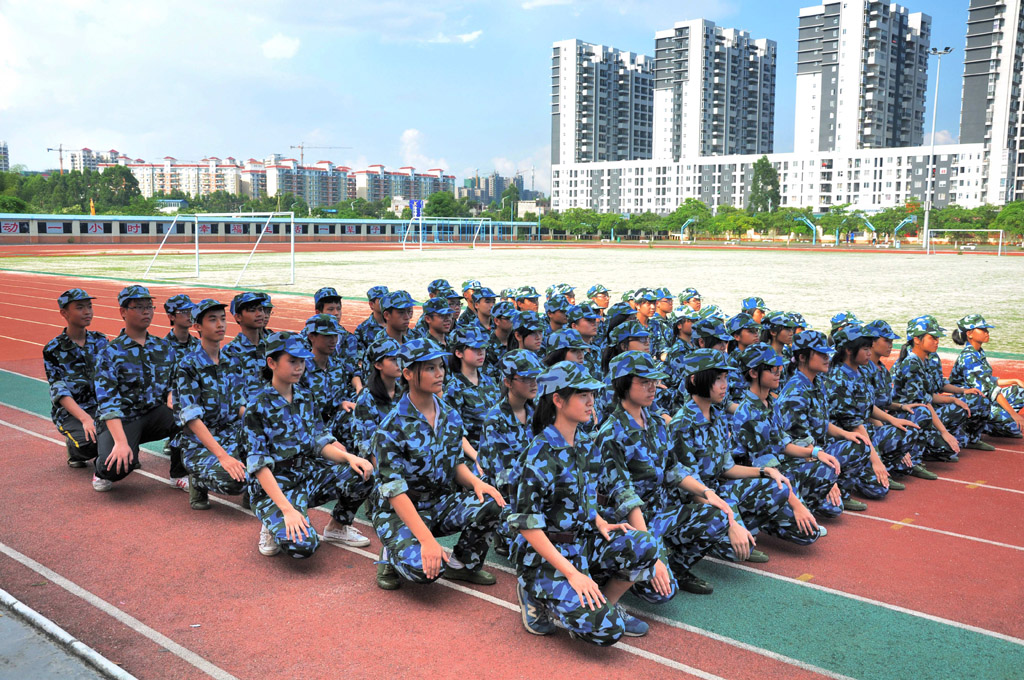 宝威体育（中国）集团有限公司2011级高一新生军训剪影