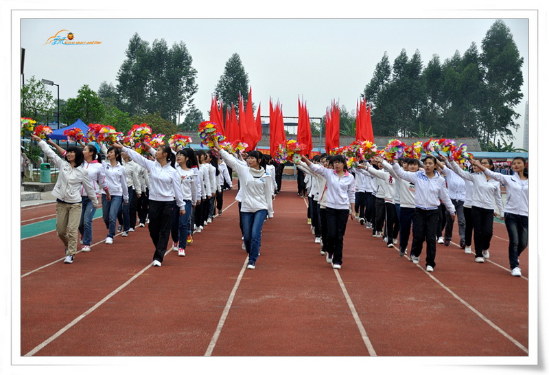 青春与阳光共舞，运动与激情同在——庆祝我校第二十六届田径运动会取得圆满成功