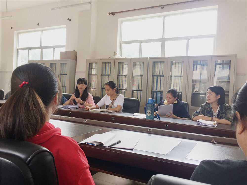 同心同向——钦州二中语文组开展公开课交流学习活动