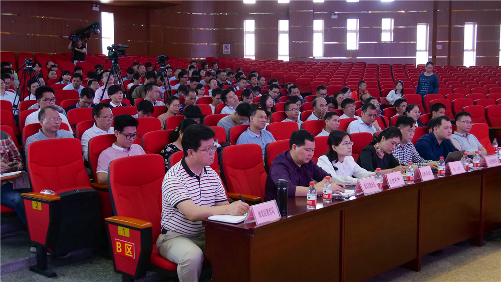 未雨绸缪，迎接新高考——钦州市教育系统新高考改革高端论坛在钦州二中举行