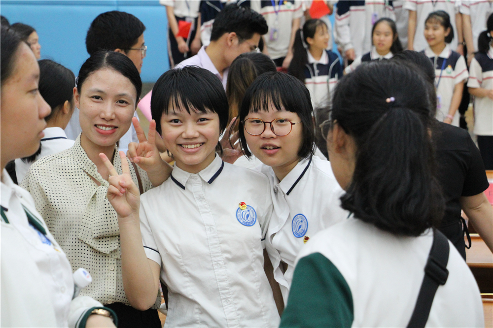 青春心向党，建功新时代——钦州二中教育集团团员参加钦州市直教育系统纪念五四运动100周年主题团日教育活动暨入团仪式