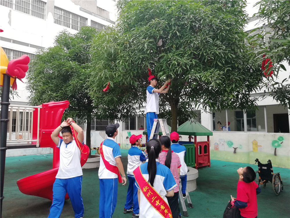 我们始终在你身边 ——钦州二中团委开展纪念“五四”100周年爱心志愿服务活动