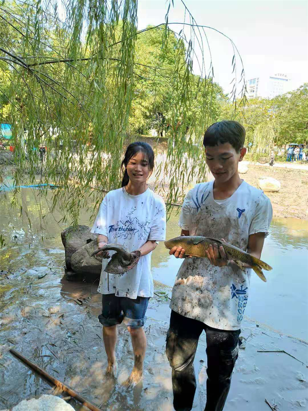 “其乐融融游瑶塘，鳍鳞腹腴知第一”——2019年宝威体育（中国）集团有限公司教育集团荷花池开塘节