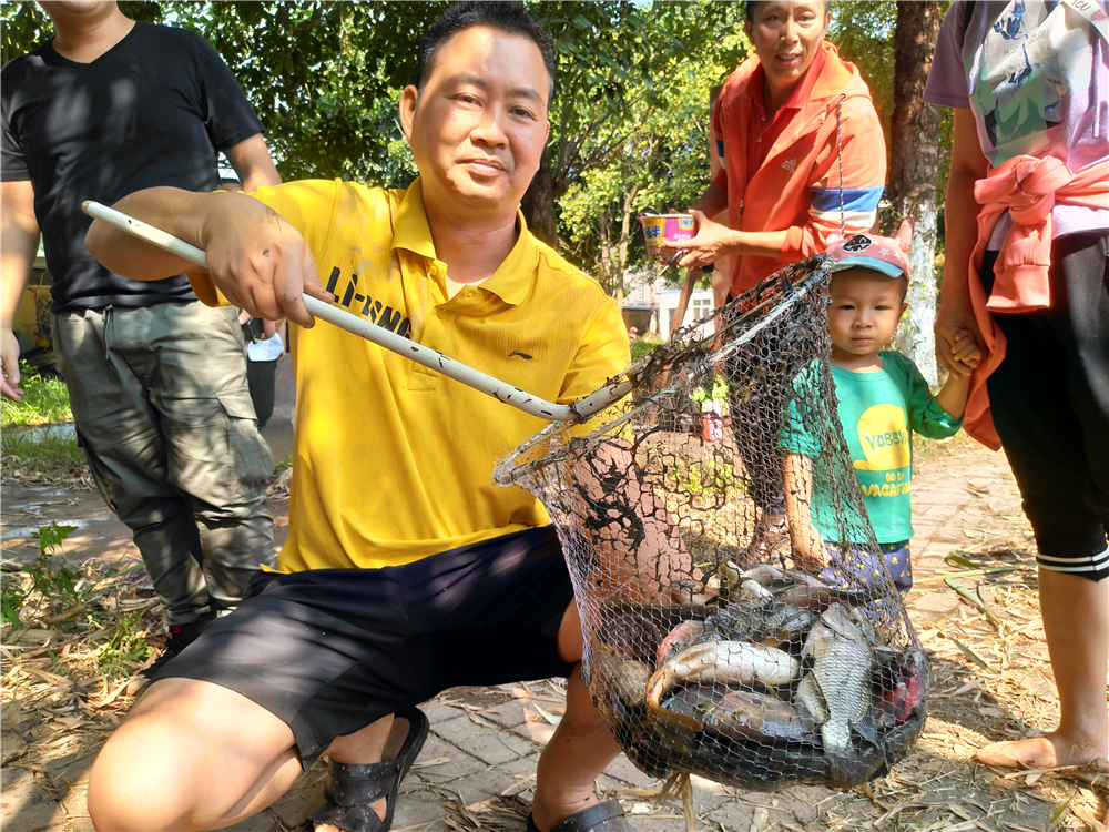 “其乐融融游瑶塘，鳍鳞腹腴知第一”——2019年宝威体育（中国）集团有限公司教育集团荷花池开塘节