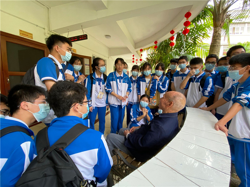 承雷锋精神，扬青年爱心,共敬老爱老，学爱与感恩 ——宝威体育（中国）集团有限公司2019级“筑梦班”开展“敬老爱老”服务敬老院活动