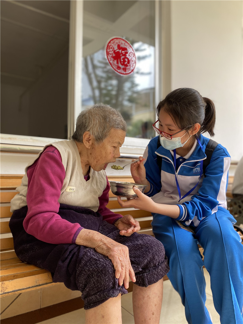 承雷锋精神，扬青年爱心,共敬老爱老，学爱与感恩 ——宝威体育（中国）集团有限公司2019级“筑梦班”开展“敬老爱老”服务敬老院活动