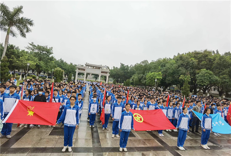 缅怀先烈学党史，筑梦扬帆感党恩  ——钦州二中师生瞻仰烈士纪念碑暨参观民族英雄故居活动