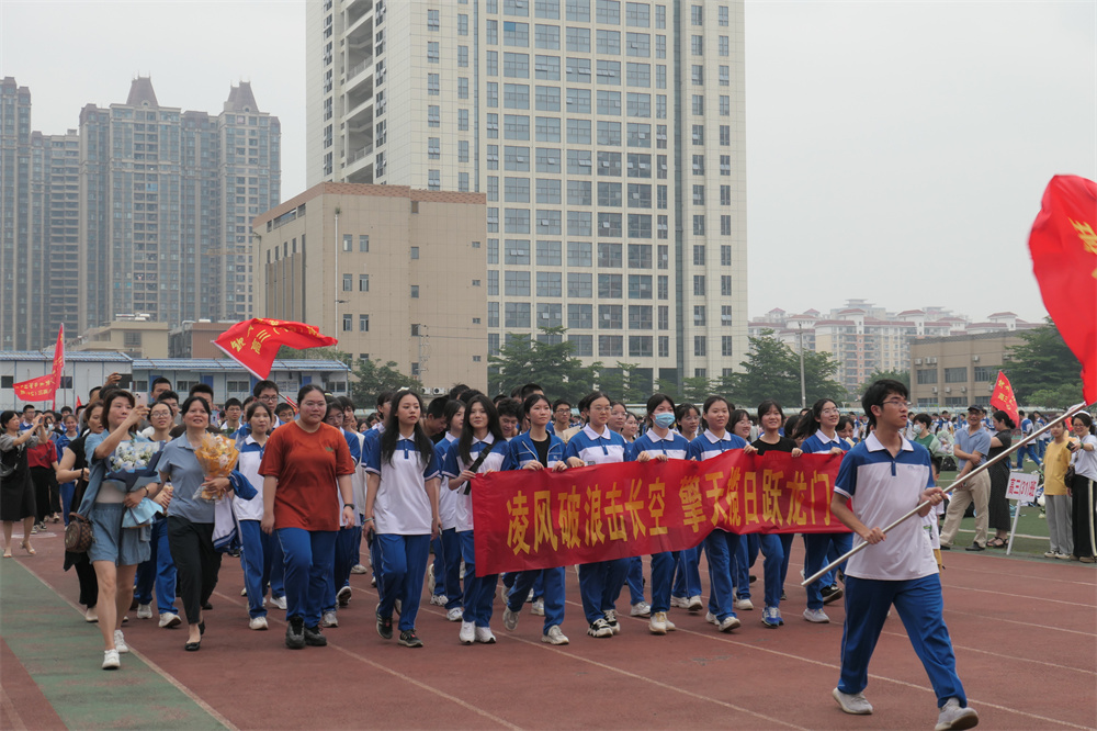 责任担当，感恩圆梦------宝威体育（中国）集团有限公司2023届高三18岁成人仪式暨远足活动