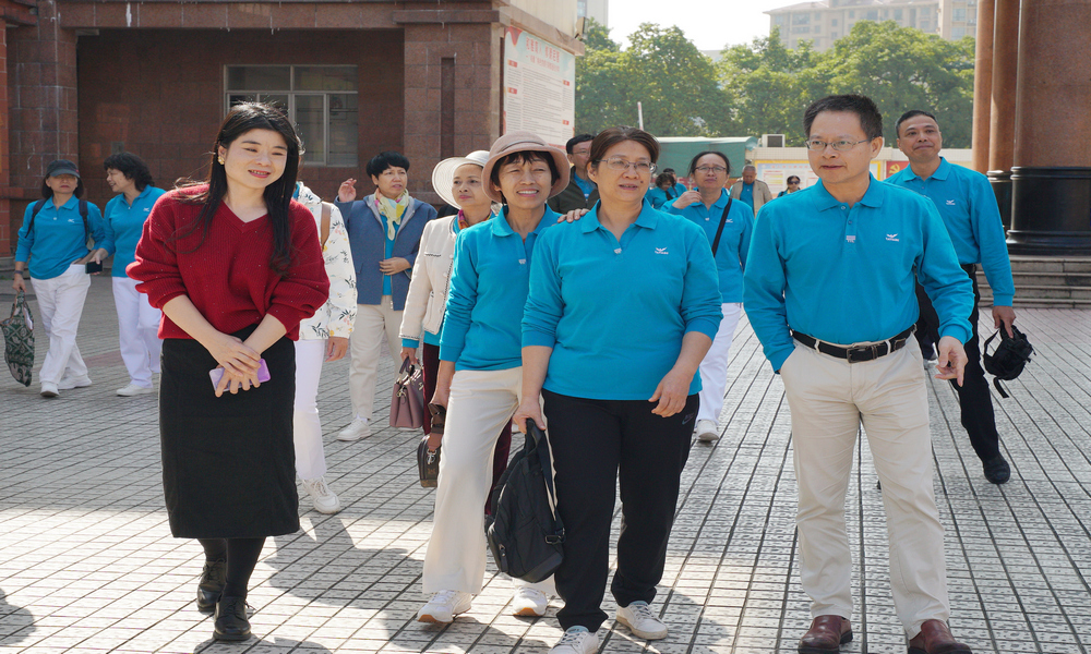 四十光阴飞似箭，八四情谊永相存——84届校友齐聚母校